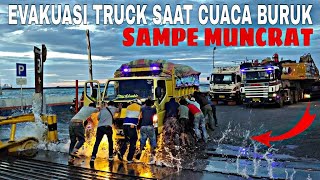 DRAMATIS❗EVAKUASI TRUCK PATAH AS SAAT CUACA BURUK DI PELABUHAN MERAK