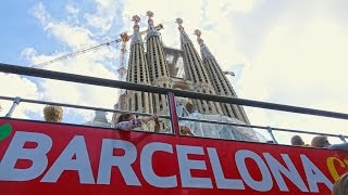 Barcelona City Sightseeing Bus Tour - 2016 4K(Barcelona City Sightseeing Bus Tour - 2016 4K Ride around Barcelona on hop on- hop off bus. http://travelwithmediary.blogspot.co.uk/ Copy and use of my ..., 2016-09-14T13:28:09.000Z)