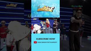 Vice Ganda, naaliw sa suot na balahibo sa ulo ng mga Musiko | Kapamilya Shorts