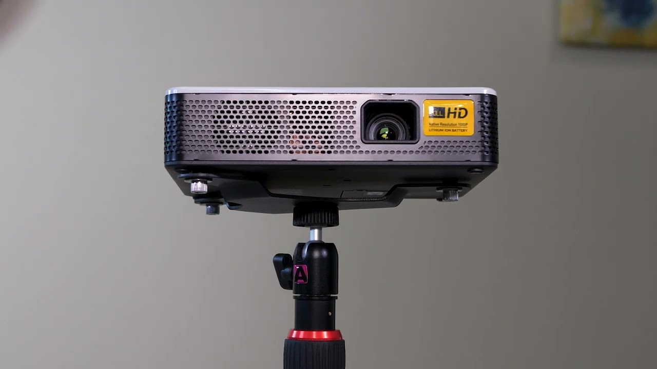 Create anywhere with the Artograph Inspire 1200 Digital Projector 