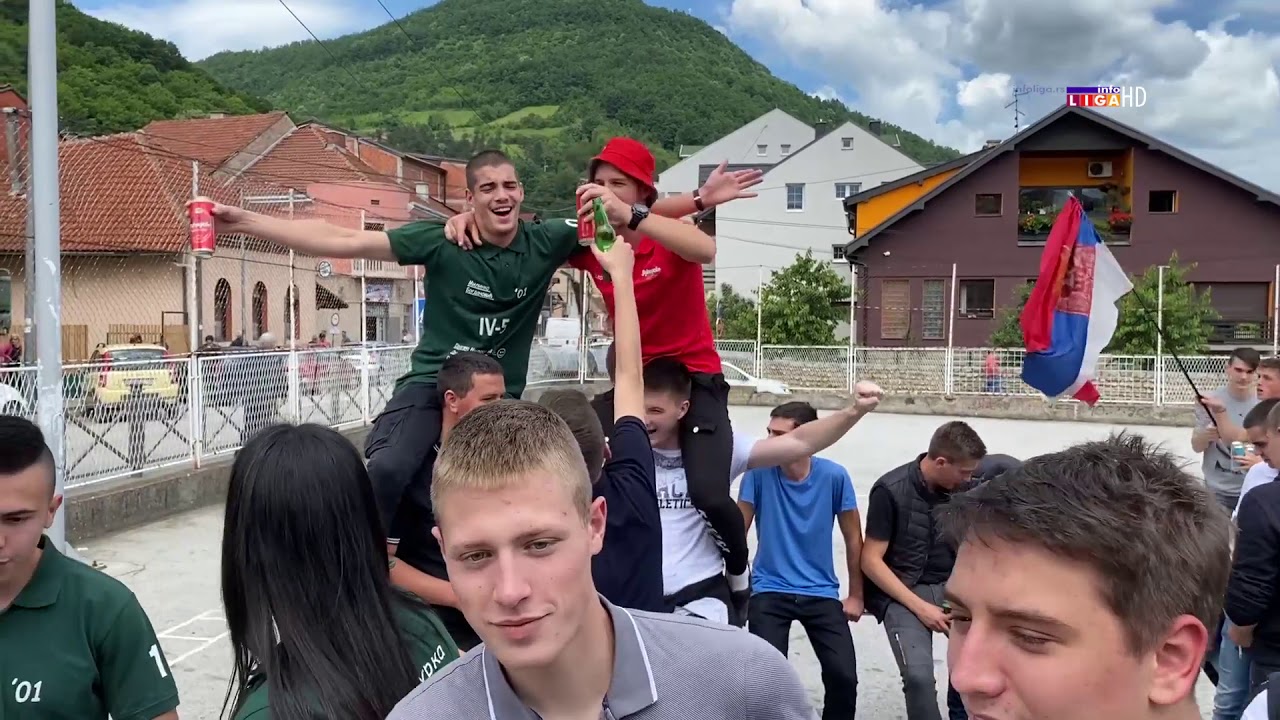 Maturanti Tehničke škole u Ivanjici uz trubače proslavili kraj školske godine