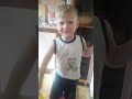 мой младший братик Дамирчик поет