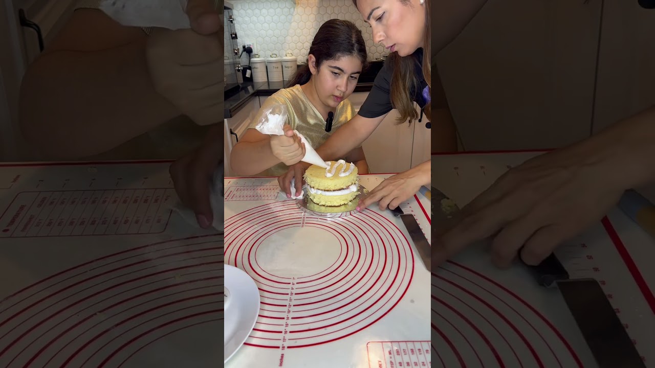 مفاجأة ل استاذ الصف باخر يوم مدرسه لجهوده الجباره 🥰 شو رايكم فيها كيكة من تصميم روزالي