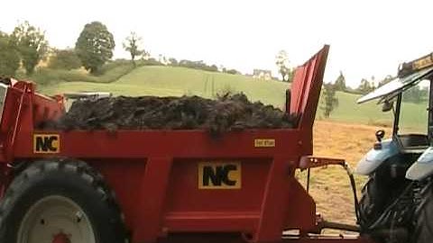 NC 7m3 Manure Spreader Loaded.mpg