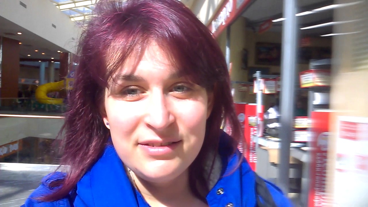 2. говорю и двигаюсь в людном месте