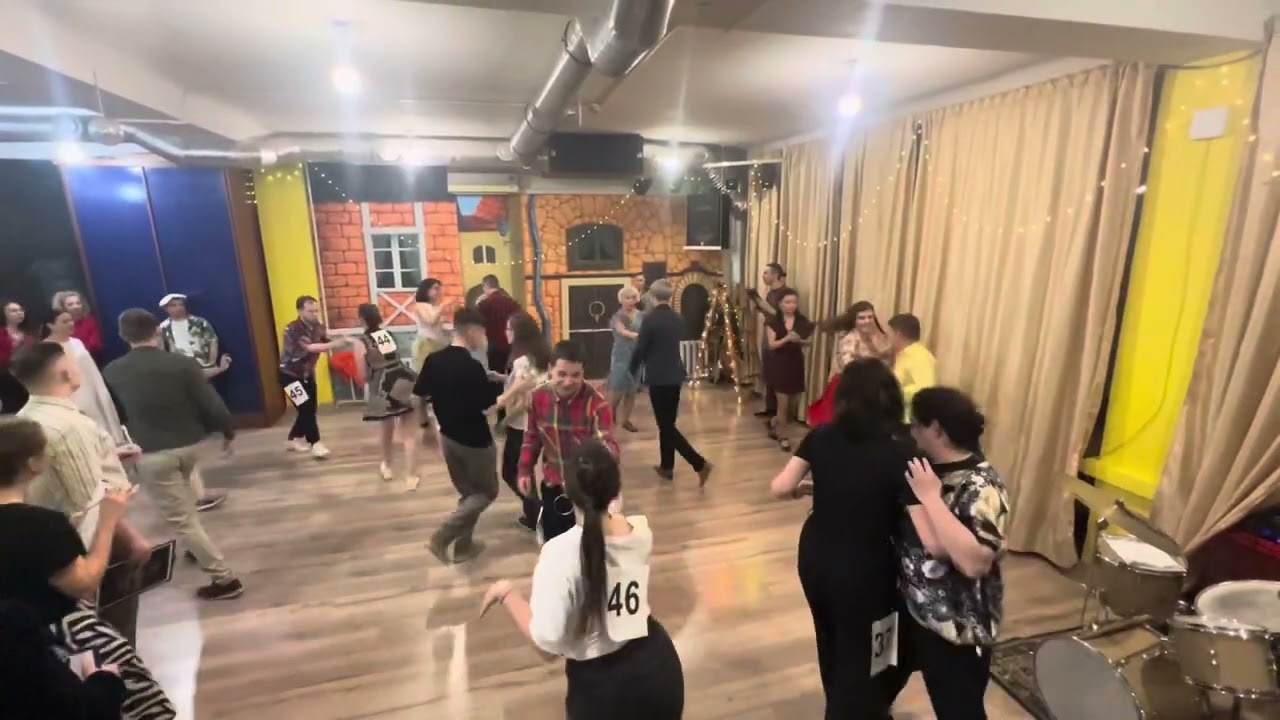 Christmas 2023. Lindy Hop Mix&Match ProAm. Prelims. Heat 1, song 3