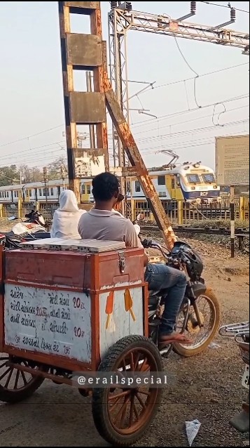 memu train.. #railtrack #railway #erail_special #easternrailways #train ...