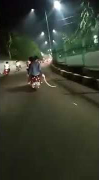 kelakuan gangster!!! seorang warga di bacok gangster.  #berantas #gangster