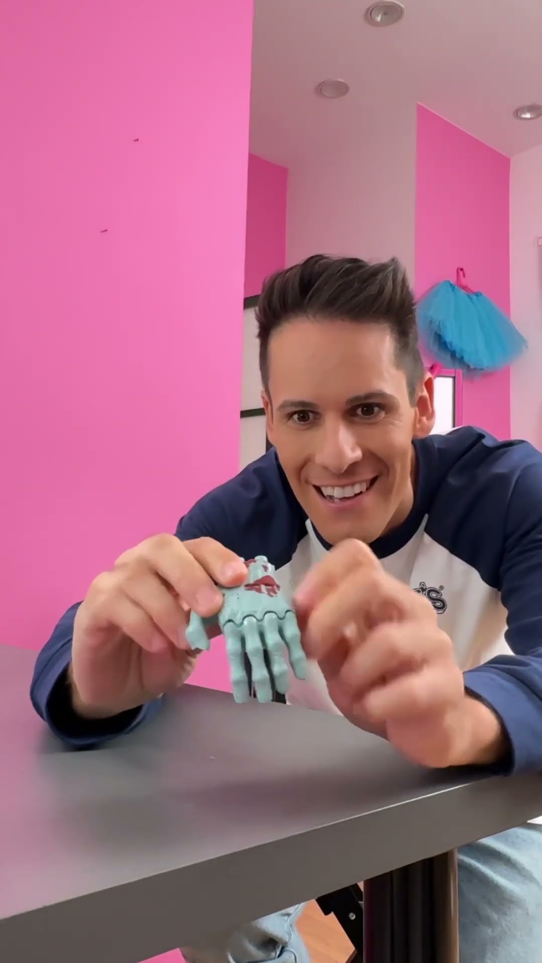 Luì e la mano zombie ?‍♂️