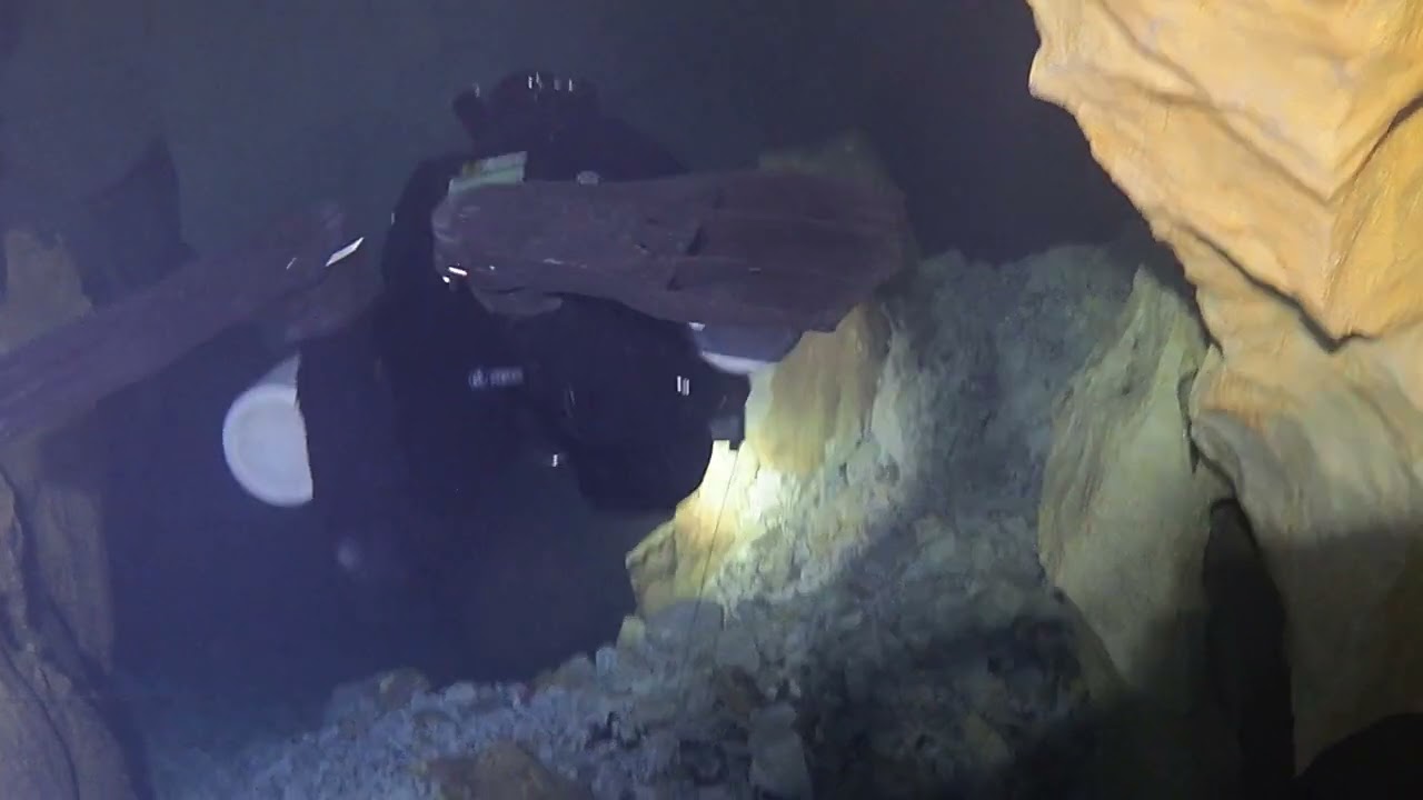 稲積水中鍾乳洞 ケーブダイビングツアー | DIVE Explorers（ダイブ