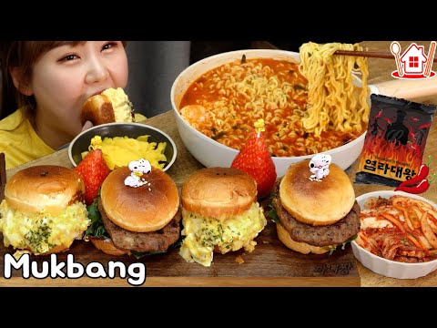 🔥세상에서 가장 매운 라면 🔥 <strong>염라대왕</strong> 라면과 에그 샌드위치, 미니햄버거 먹방 Mukbang