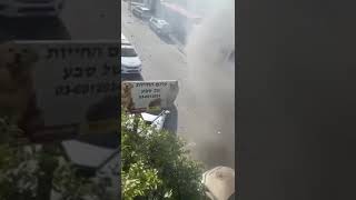شاهد احراق سيارتين لشرطة الاحتلال في بلدة كفر قاسم اول ايام العيد #العيد_في_فلسطين #فلسطين_تنتفض