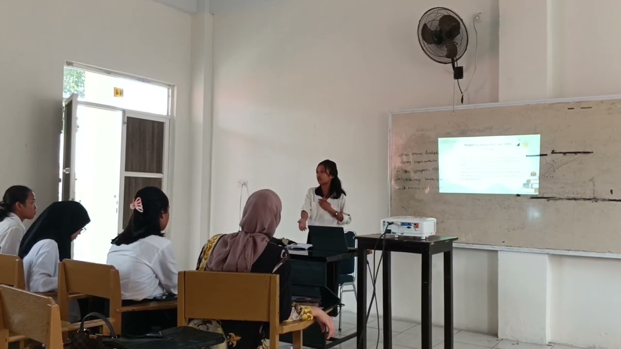 Simulasi Mengajar Materi "Aturan dan Tata Tertib disekolah"