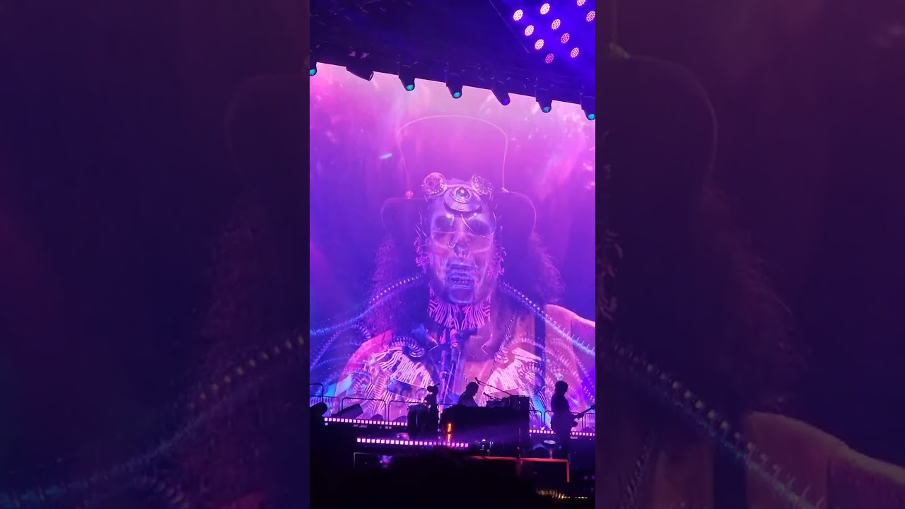 SLASH ! rippinn it on the talkbox !!...Bombay May 17 2025... 