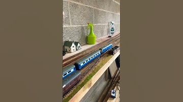 A friends class 47 ‘Blue Pullman’ set in for a service and new traction tyres + DCC fitting