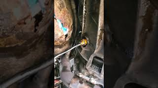 How to bleed the clutch on a Ford Ranger