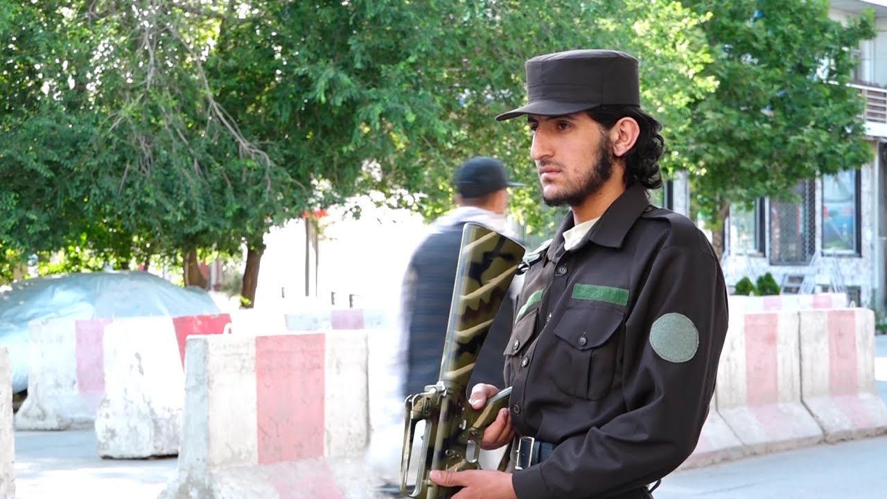 Kabul Taliban police get new uniform - YouTube