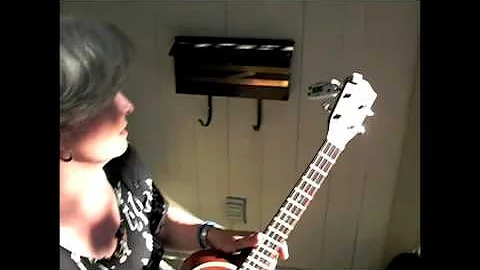 Cynthia plays Squeeze Me