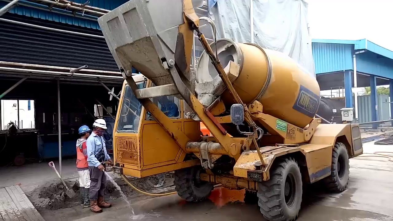 LOADING CONCRETE CARMIX