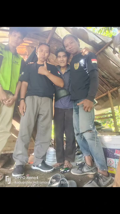 bapak Basuki yg harus kita bntu karna beliau tinggal di gubuk yg tidak layak di huni