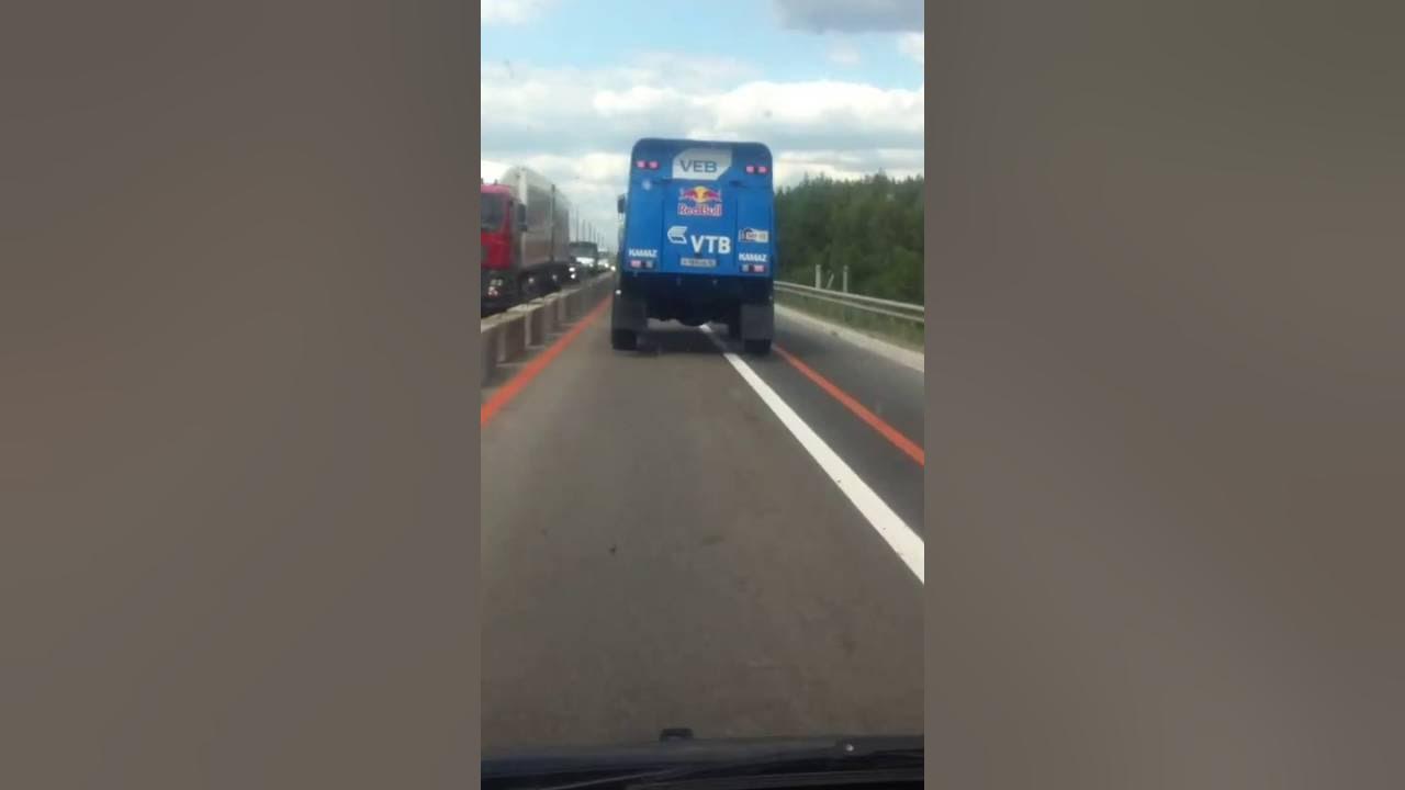 Км ч камаз. Камаз 6460 бортовой зерновоз. Камазы которые гоняют в сахаре. Камаз 120 км в час. Камаз открытый борт.