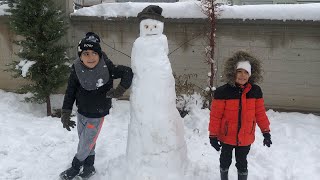 Akif Ve Enes Arkadaşları Ile Kartopu Savaşı Yapıp Kardan Adam Yaptılar ⛄️⛄️⛄️