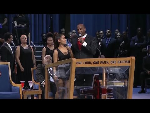 Bishop at Aretha Franklin's Funeral Apologizes to Ariana Grande for Touching ...