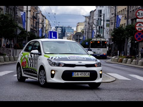 Wideo: Jaka jest różnica między znakiem stop a znakiem ustępowania drogi?