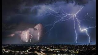 🌩️ The Power of Nature: Thunderstorms Unveiled - Uncover the Secrets of Lightning and Thunder!