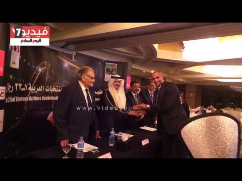 تكريم والد عمرو وردة بمؤتمر البطولة العربية لكرة السلة