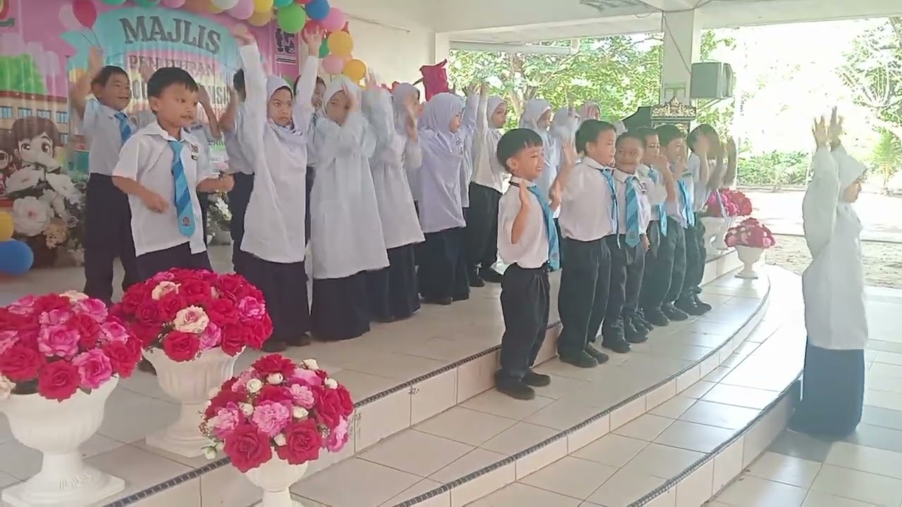 Murid Menari Dalam Majlis Penutupan Program Transisi Tahun 1. [2]