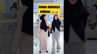 Celana Dalamnya Keliatan