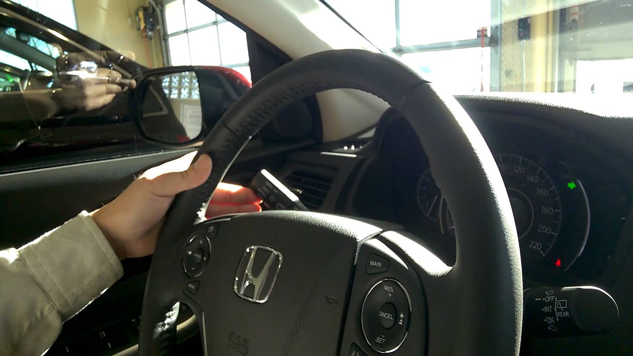2015 Honda CR-V Blind Spot Monitoring - YouTube