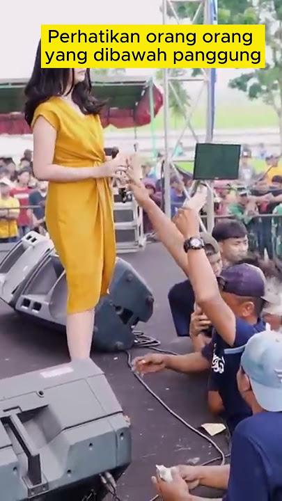 Ada tangan jahil kaki Tiara Amora #artist #dangdut #viralvideo