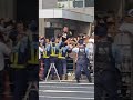 バリケードを乗り越えようとする人を懸命に阻止する警視庁機動隊👮🚨、【終戦記念日】反天連デモに対しての抗議をする右の方、2025年8月15日