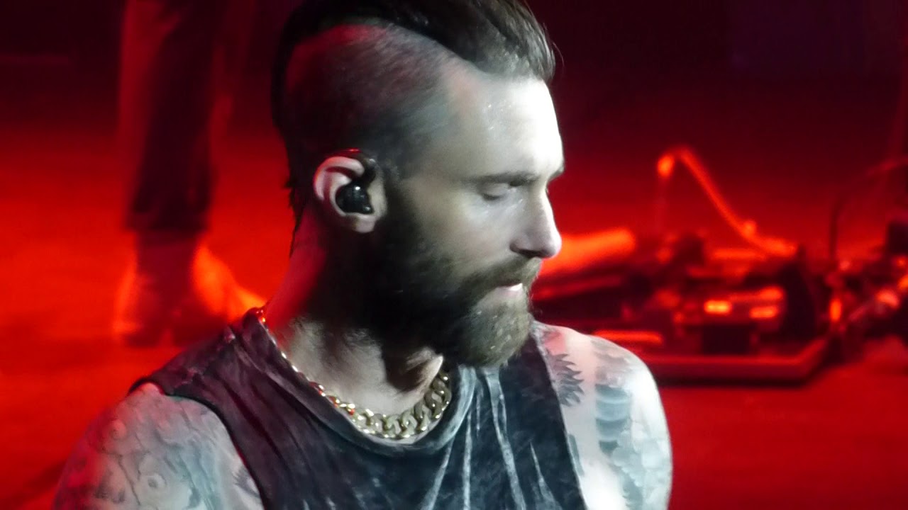 Maroon 5 - Girls Like You (live in Prague)