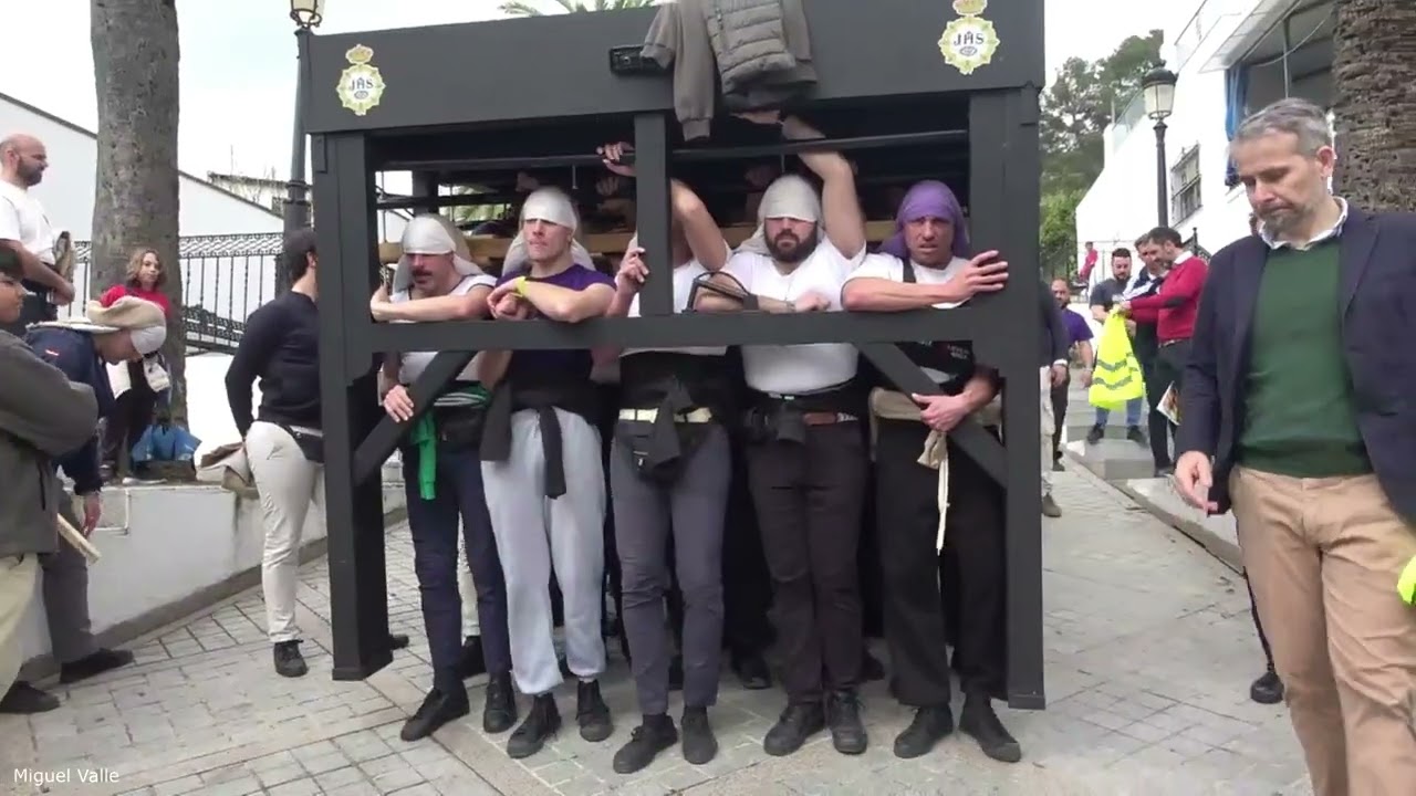 Ensayo costaleros paso nazareno de Morón. 