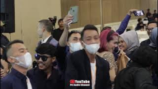 ADE ASTRID - DUA LALAKI MEDLEY BEBENDE AKU TAKUT