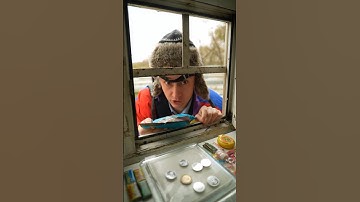 В ДЕТСТВЕ ПОКУПАЕШЬ СУХАРИКИ В ЛАРЬКЕ