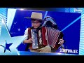 ¡FINALISTA! ENZO deslumbró al público con su acordeón | Semifinal 1 | Got Talent Uruguay 2