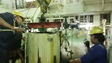 remove cylinder liner c/w cooling jacket main engine Man B&W 6S50MC #cylindercylinder #liner