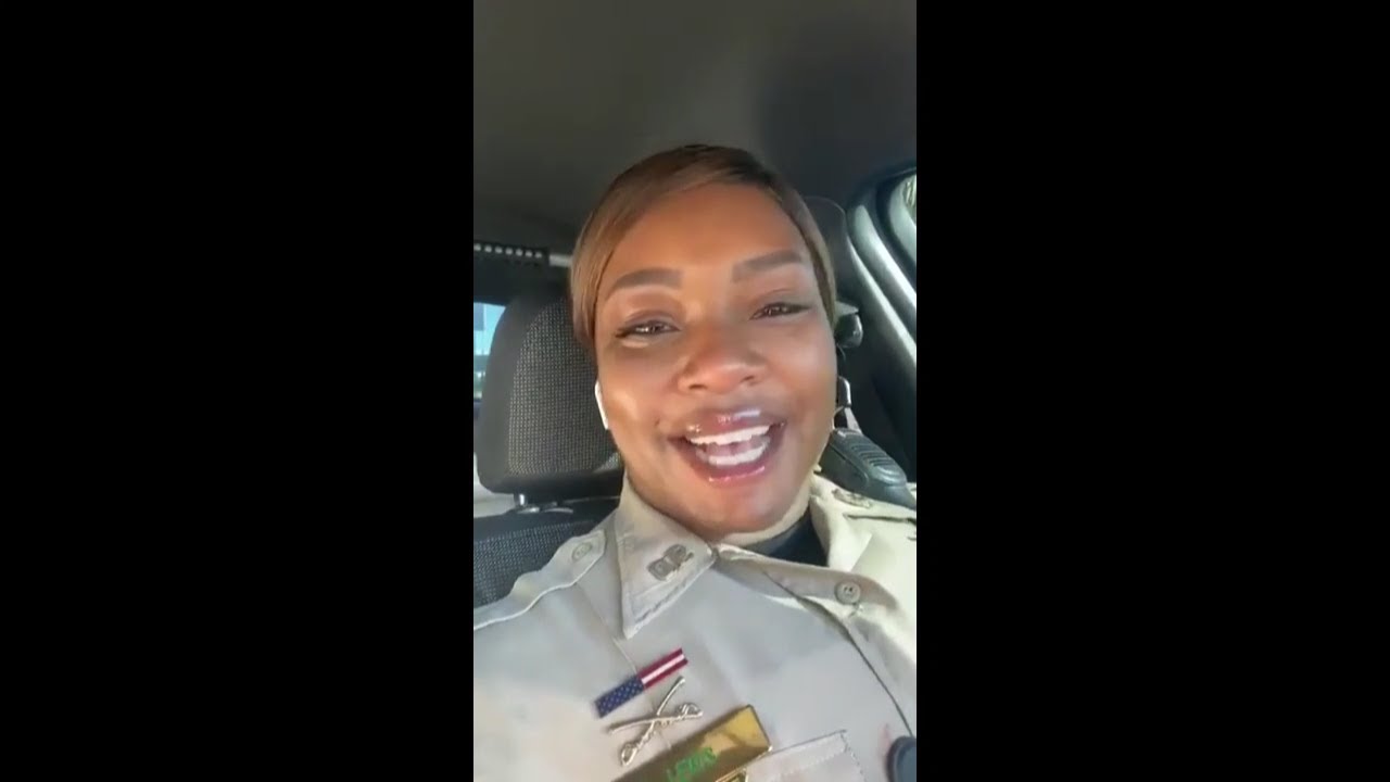 Stranger Covers Police Officer In Prayer At Gas Station #lovewins # ...