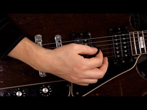 how-to-hold-a-pick-|-guitar-pedals