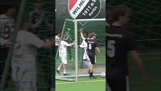 Fußballspiel mit knapper Führung #shorts