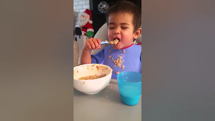Isaac has mastered the spoon in one day :)