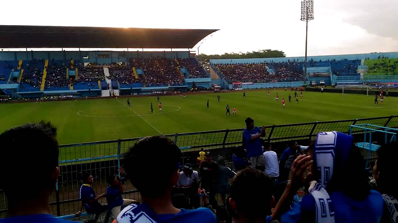 Arema singo edan - YouTube