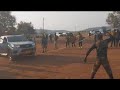 Maajabu Ya Wasukuma Jamaa Anavuta Gari Kwa Nywele Za Kichwani Mwingine Anakula Mchanga Balaa 