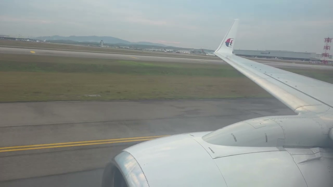 Malaysia Airlines Boeing 737-800 Landing In Kuala Lumpur | 9M-MXQ