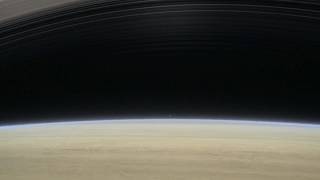 NASAの探査機カッシーニが土星に突入！壮絶なまでに美しい映像