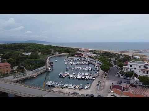 Ischitella - A Foce Varano è salpata "una barca dei desideri"